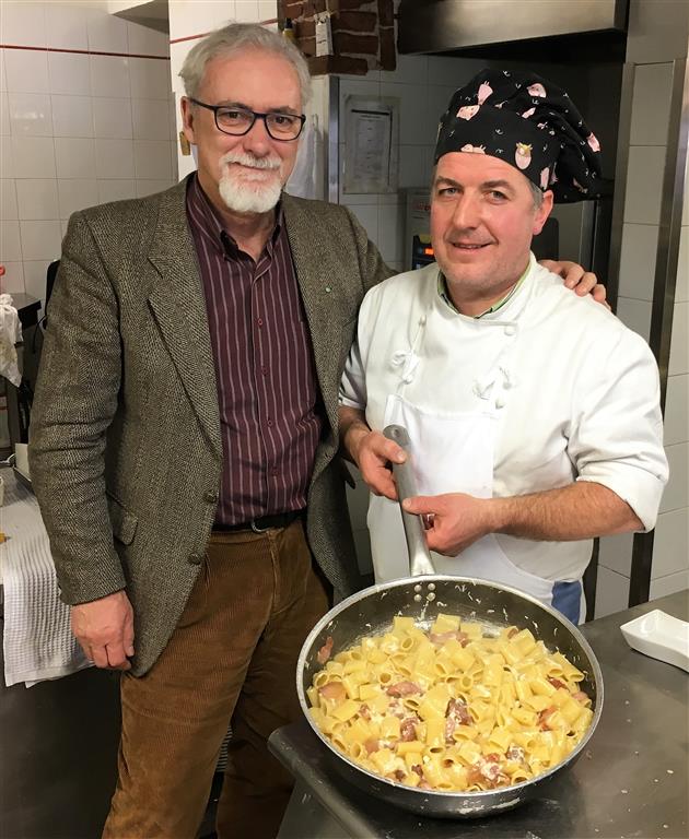 Efrem Tassinato, Presidente del Circuito Wigwam a Castelnuovo Berardenga presenta la Griscia Solidale con lo chef Carlo Fregoli al Ristorante Quei 2 